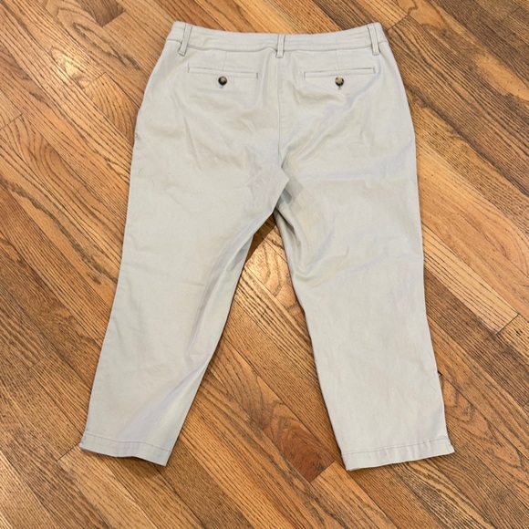 Tommy Bahama Light Beige Capris 10 - Picture 7 of 7